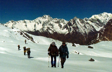 Mayali-pass-trekking-images